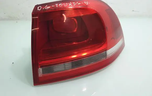 Volkswagen Touareg II Rear/tail lights 7P6945096F