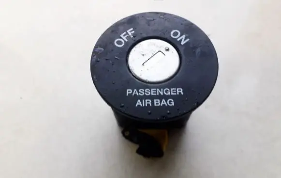 KIA Sportage Passenger airbag on/off switch 