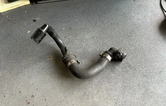 Volkswagen Golf V Vacuum line/pipe/hose 1K0611939 1K0611813