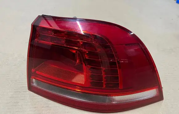 Volkswagen Touareg II Rear/tail lights 7P6945208 90011130