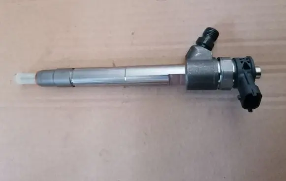 Opel Zafira C Fuel injector 0445110620-KG