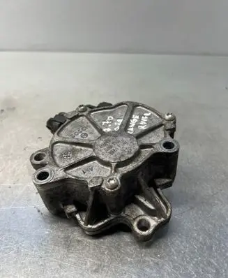Land Rover Discovery 3 - LR3 Vacuum pump 4R8Q2A451AE