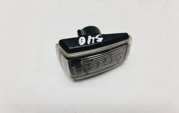 Front fender indicator light