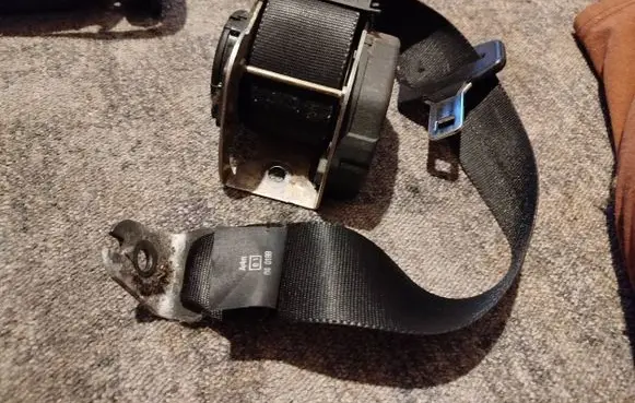 Ford Focus Rear seatbelt 98ABA611B68BR