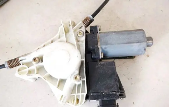 Mitsubishi Space Star Rear door window regulator motor 0130821789