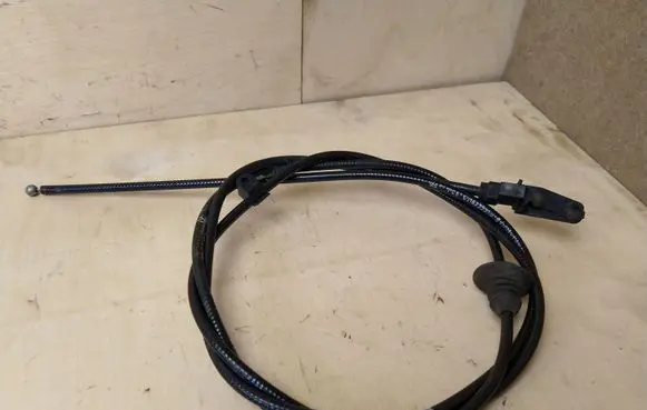 Seat Ibiza IV (6J,6P) Engine bonnet/hood lock release cable 6J1823531B