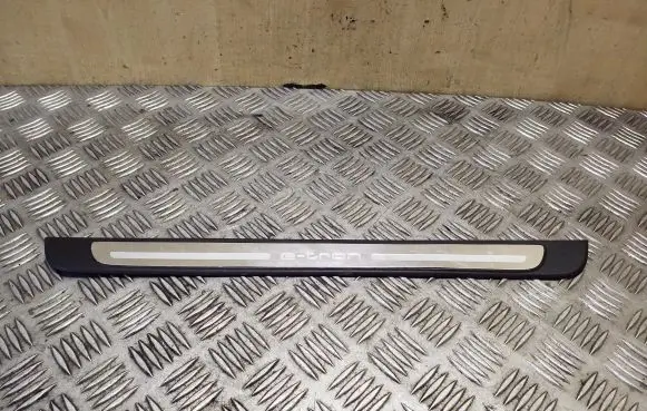 Front sill trim cover