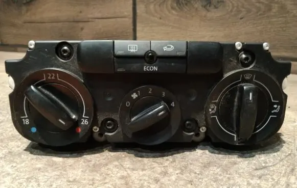 Volkswagen Touran I Climate control unit