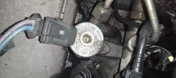Nissan Primera Fuel injector 0445110110B 8200100272