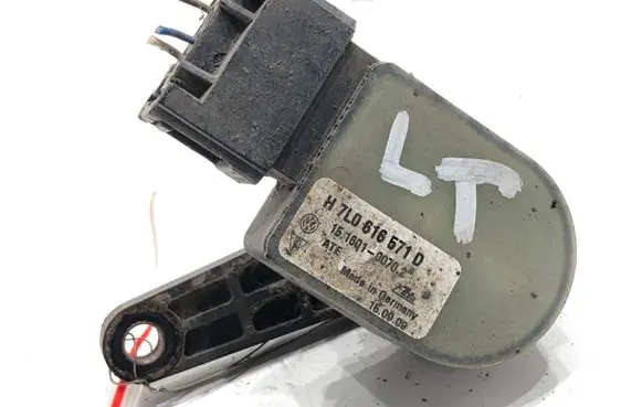 Headlight/headlamp level sensor