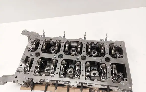 Mercedes-Benz C W206 Engine head 
