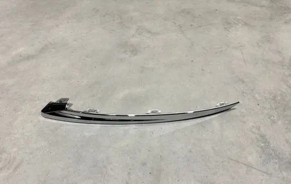 Volvo XC60 Front bumper splitter molding 32227905