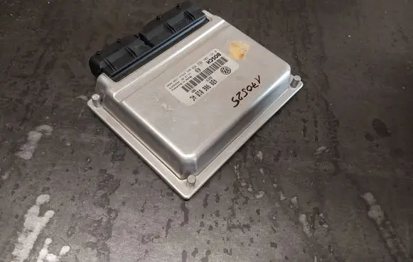 Volkswagen PASSAT B5 Engine control unit/module 4B0906018AC 0261206452