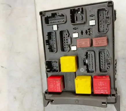 Renault Laguna II Fuse module 8200004201E 8200283811 518831003