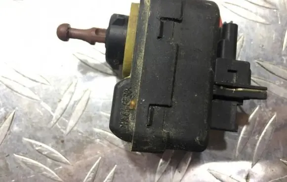 Nissan Micra Headlight level adjustment motor 89028944