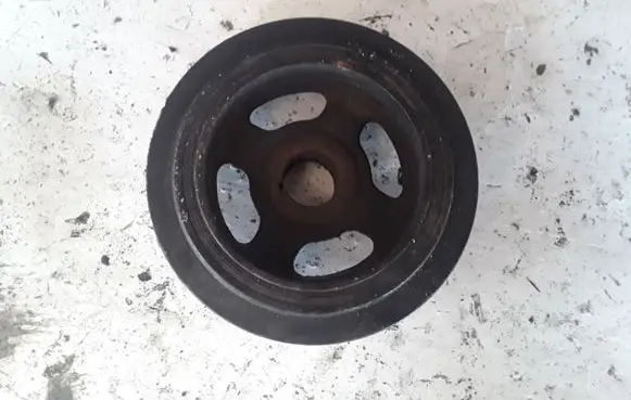 Toyota Avensis T220 Crankshaft pulley 134700D040