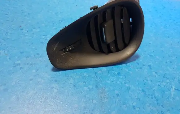 Renault Scenic II - Grand scenic II Dashboard side air vent grill/cover trim S0110231