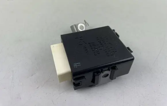 Toyota Prius (XW50) Window wiper relay 8594047060 85940-47060