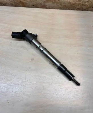KIA Ceed Fuel injector 338002U000