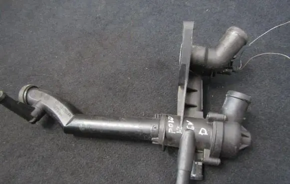 Volkswagen Polo Engine coolant pipe/hose 03C121111B 03D121065B