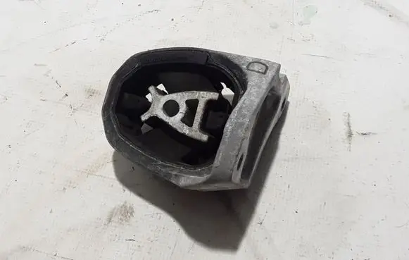 Volvo XC90 Engine mount bracket 31480553