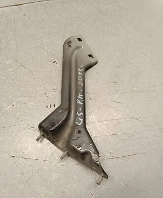 Audi Q5 SQ5 Fender mounting bracket 8R0821135