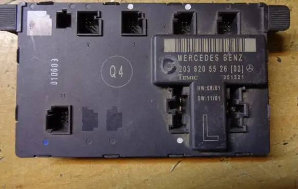 Mercedes-Benz C W203 Door control unit/module A2038205526