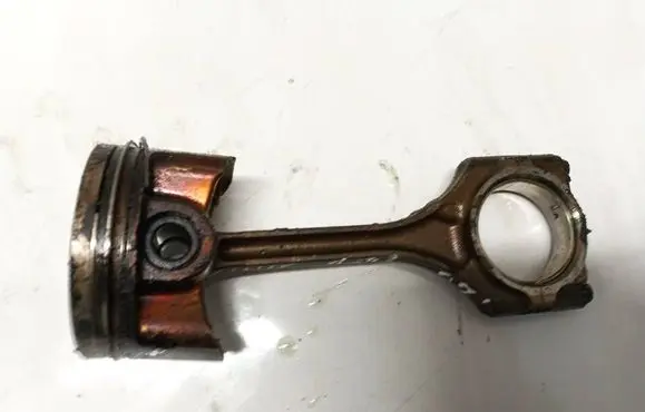 Honda Civic Piston with connecting rod 
