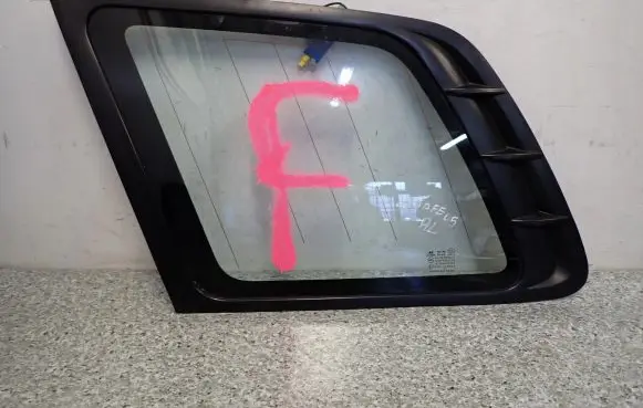 Hyundai Santa Fe Side middle window/glass 
