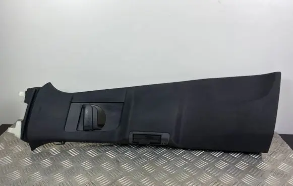 Volvo XC90 (B) pillar trim (top)