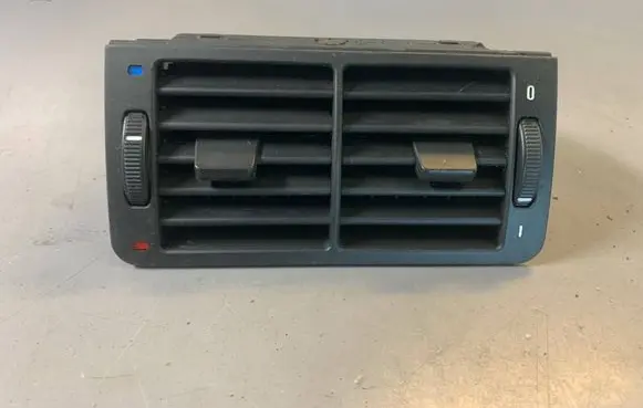 BMW 7 E38 Dash center air vent grill 8390117 8390290 8364120