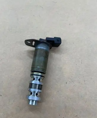 BMW 3 E90 E91 Camshaft vanos timing valve 13150926 75612C