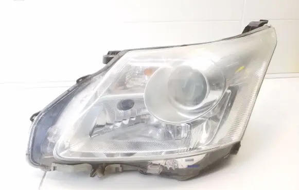 Toyota Avensis T270 Headlight/headlamp KOITO0512