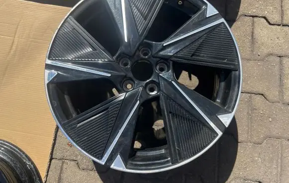 Peugeot 3008 II R18 alloy rim 