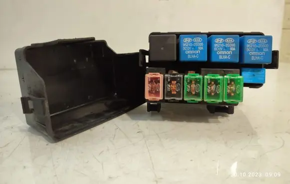 KIA Carens II Fuse module 914902E000