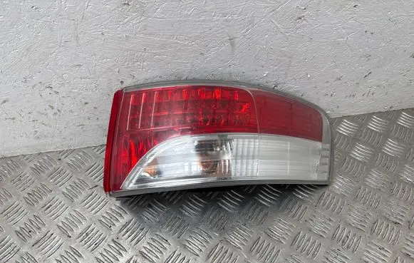 Toyota Avensis T270 Rear/tail lights