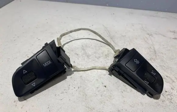 Audi A6 S6 C6 4F Steering wheel buttons/switches 4F0951527 61676390