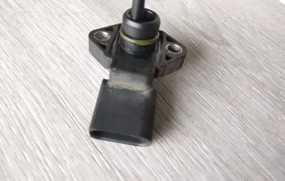 Volkswagen Golf IV Air pressure sensor 038906051 0281002177