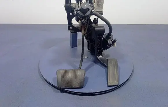 Chrysler Pacifica Accelerator throttle pedal 04683921AI