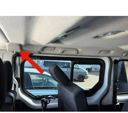 Opel Vivaro Sliding door trim 828725685R 93868249