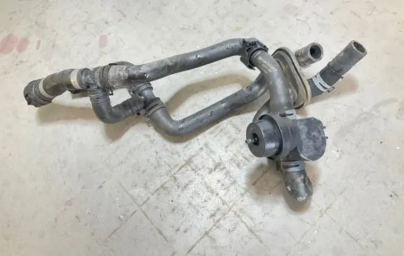 Audi Q5 SQ5 Engine coolant pipe/hose 8R0819334E
