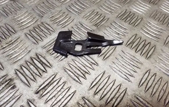 Headlight/headlamp mounting bracket