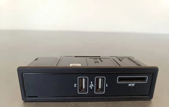 Mercedes-Benz E W213 USB socket connector A2058200526 160216