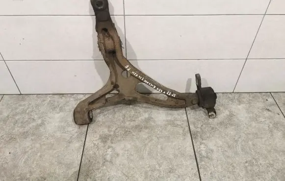 Mercedes-Benz R W251 Front lower control arm/wishbone