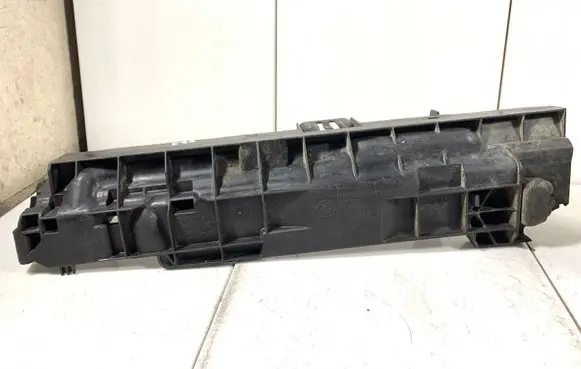 BMW 1 E81 E87 Radiator mount bracket 17107524914