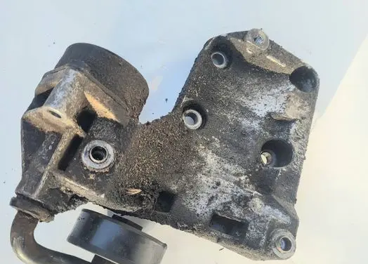 BMW 5 E39 Generator/alternator bracket 