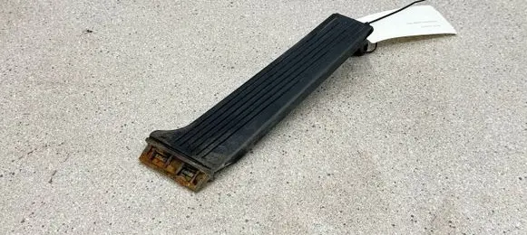 BMW 3 E30 Accelerator throttle pedal 35411118210 1118210