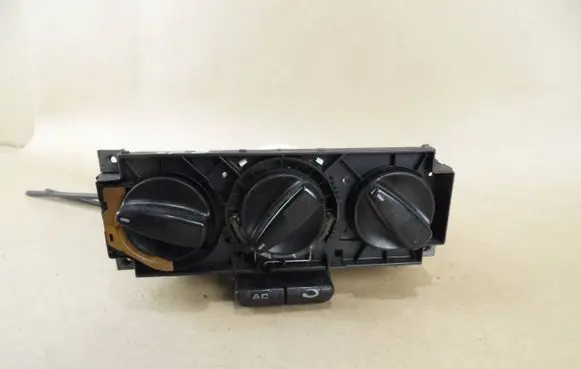 Volkswagen PASSAT B4 Climate control unit 357819045A 357820045
