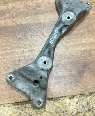 BMW 3 E90 E91 Gearbox mounting bracket 6778033