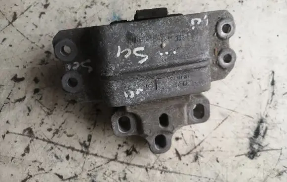 Volkswagen Scirocco Engine mounting bracket 1K0199555